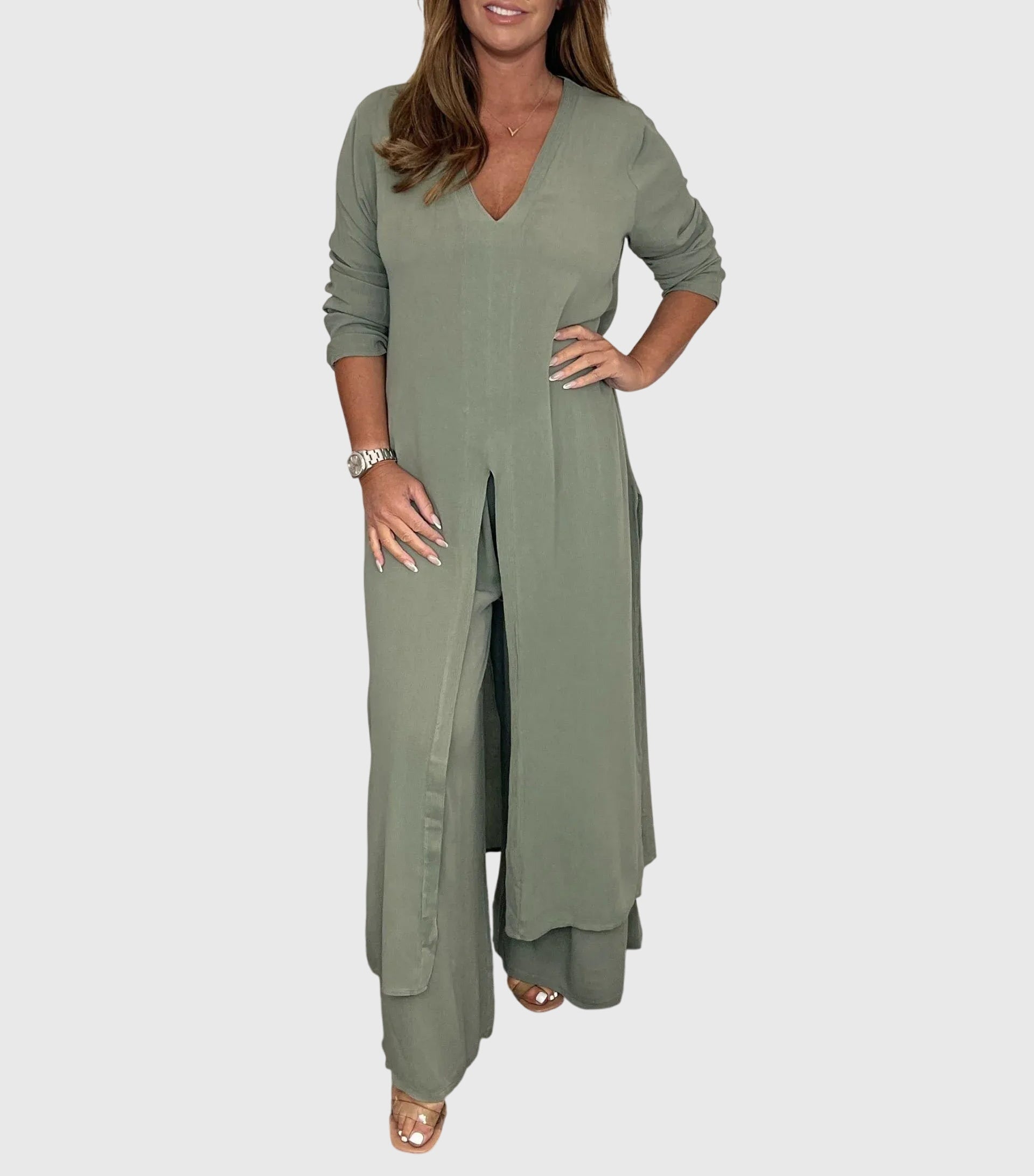 Elegantti leveälahkeinen setti