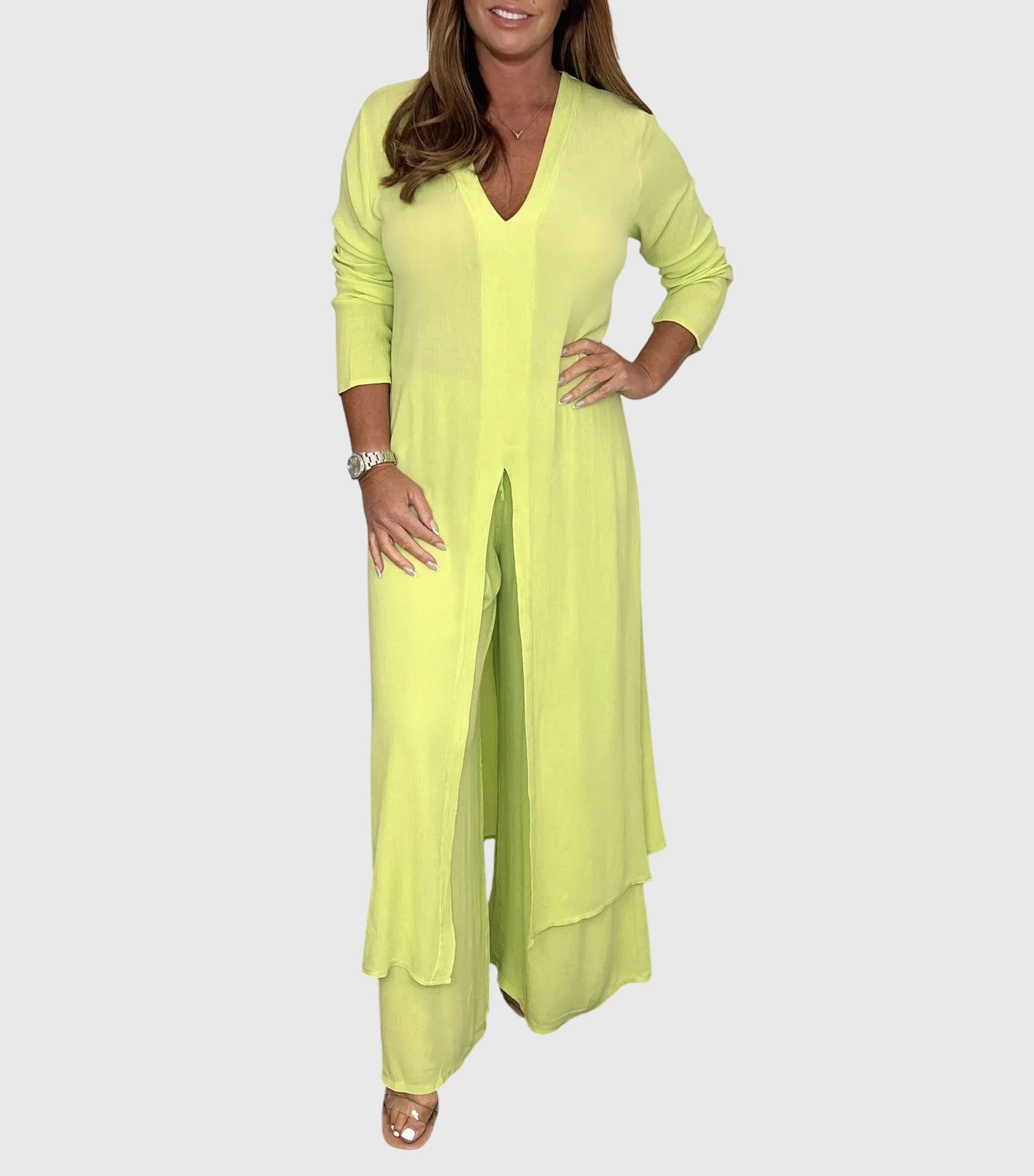 Elegantti leveälahkeinen setti