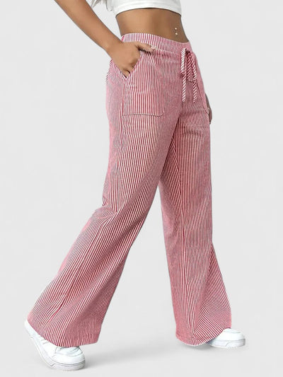 Leveälahkeiset elegantit housut