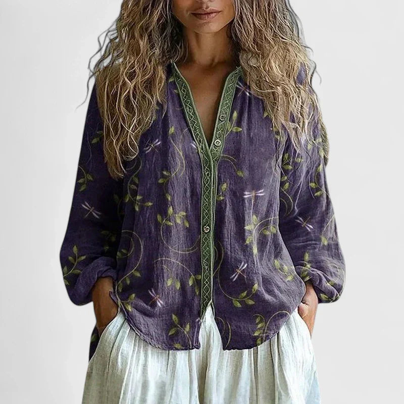 Elegantti pusero koristeyksityiskohdilla