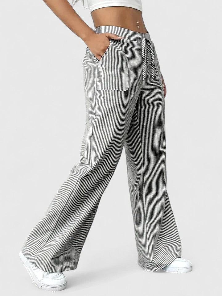 Leveälahkeiset elegantit housut