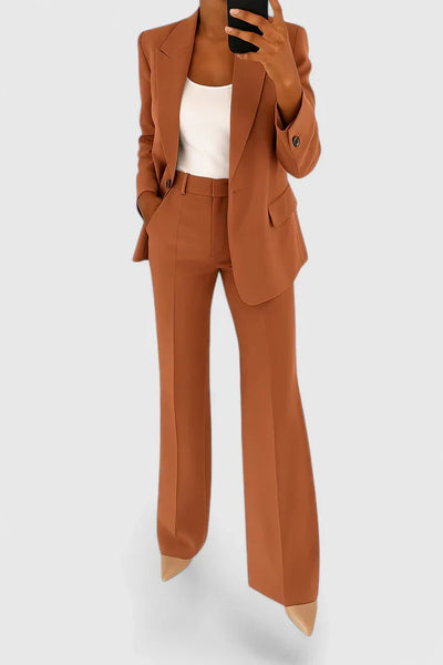 Elegantti kaksiosainen puku