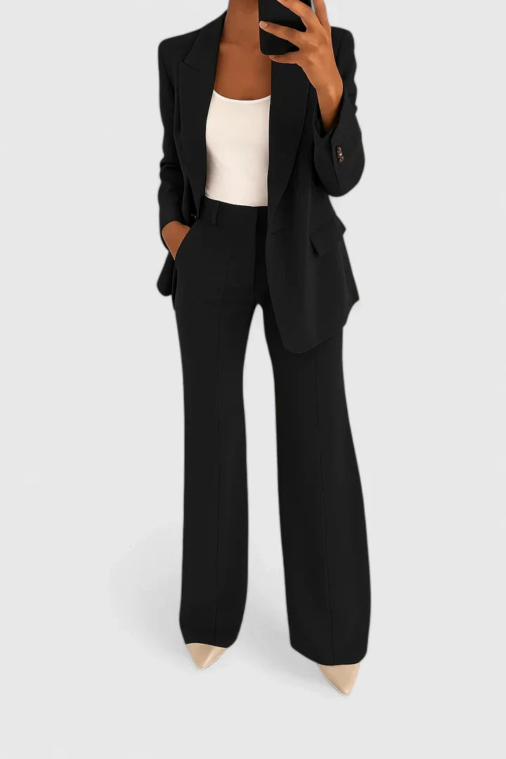 Elegantti kaksiosainen puku