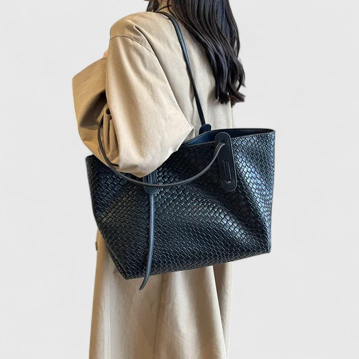 Kudottu elegantti olkalaukku